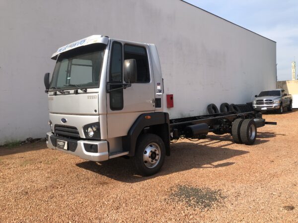 FORD CARGO 1119 2014 PRATA