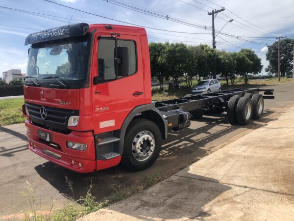 MERCEDES BENZ ATEGO 2425 2011