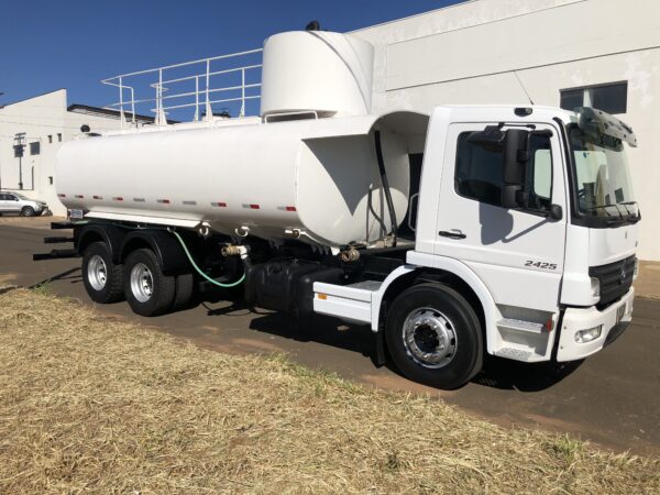 MERCEDES BENZ  ATEGO 2425 2011