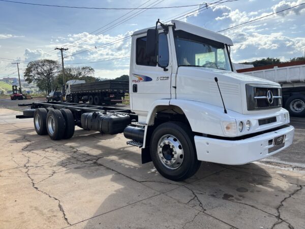 MERCEDES BENZ 1620 2004
