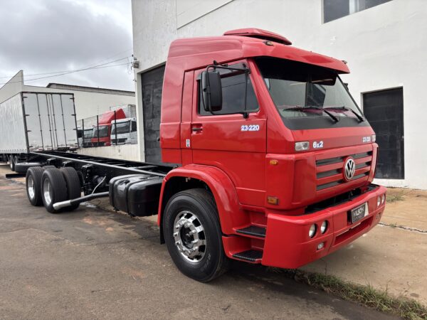 VOLKSWAGEN 23.220 2004