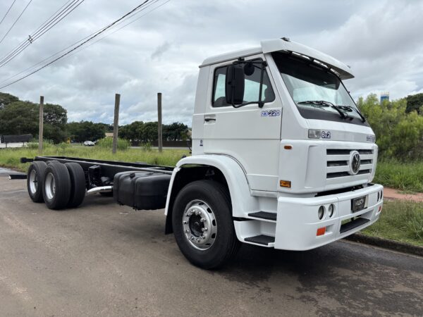 VOLKSWAGEN 23.220 2005