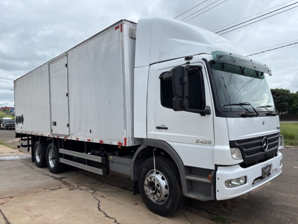 MERCEDES BENZ ATEGO 2425 2011
