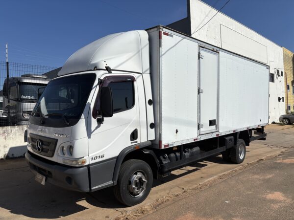 MERCEDES BENZ 1016 2013