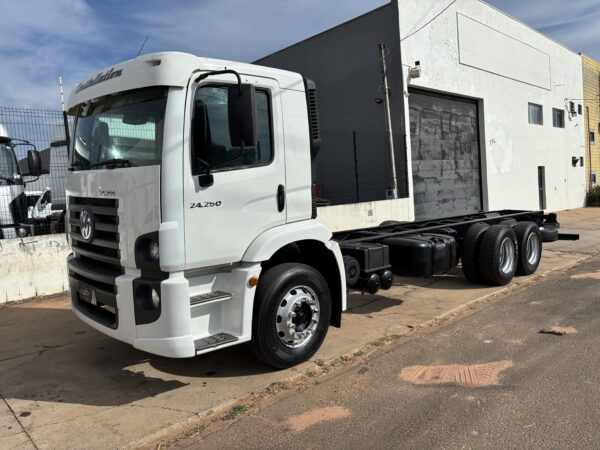 VOLKSWAGEN 24.250 CNC 2008