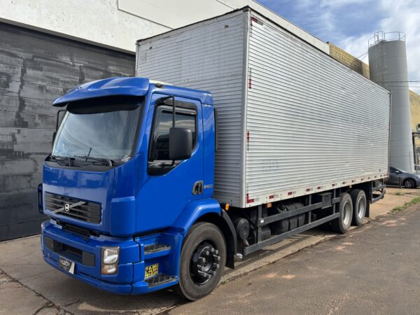 VOLVO VM 260 2011